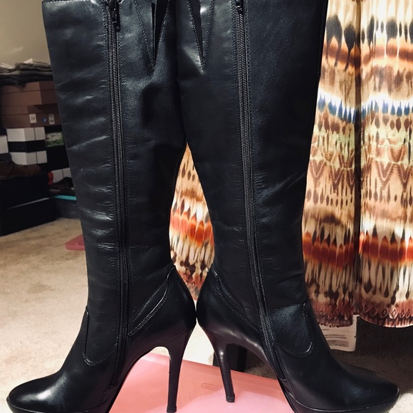 “HOT BOOTS IN THE CITY” by Kristin Davis - Picture 5 of 9